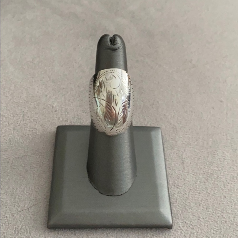TAKE 20% OFF Gorgeous silver ring with detail